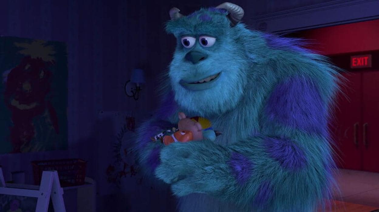 Sully, protagonista de «Monstruos S.A.», sostiene un juguete de Nemo