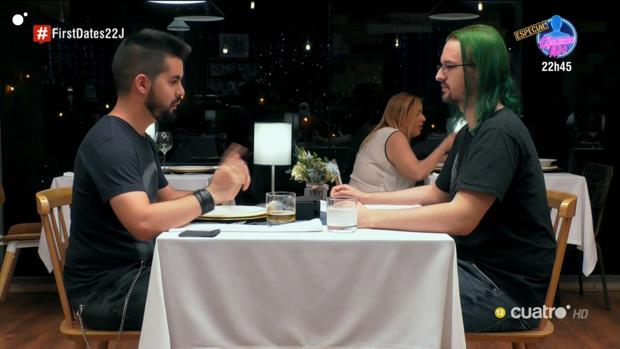 Dos comensales con pareja femenina buscan en «First Dates» una segunda pareja de su mismo sexo