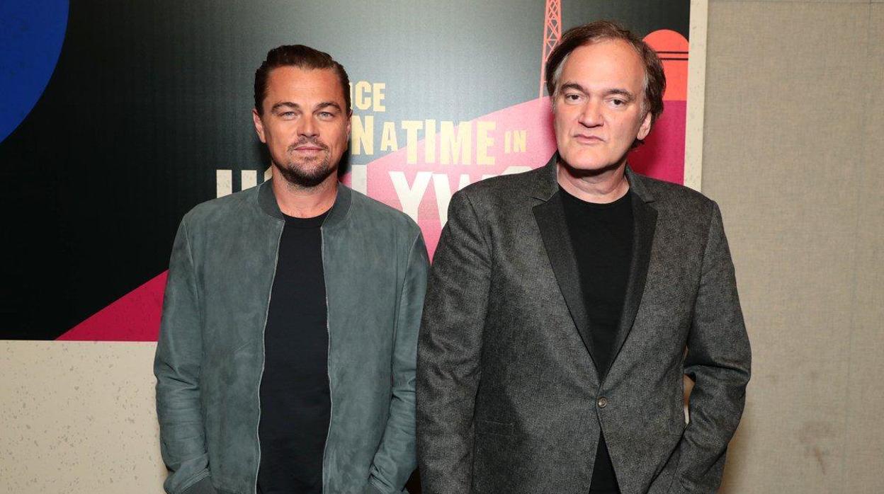 Quentin Tarantino, junto a Leonardo DiCaprio en una imagen promocional de «Érase una vez en Hollywood»