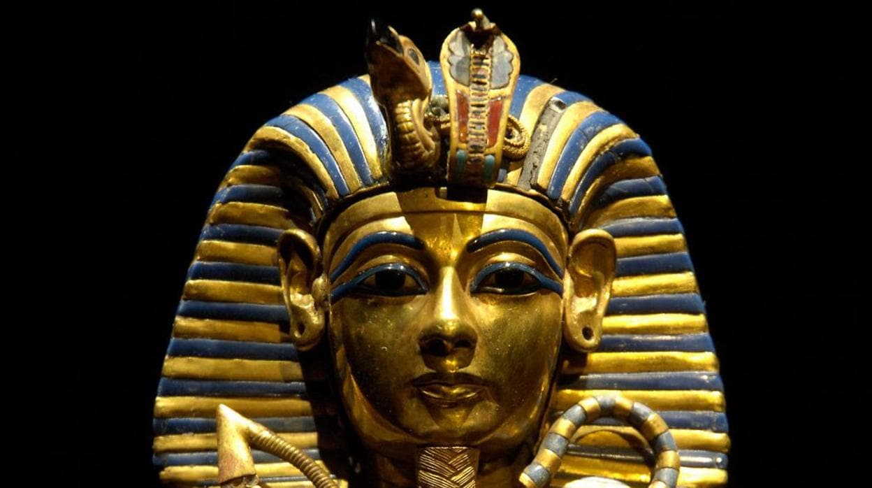 Estatua de Tutankamón