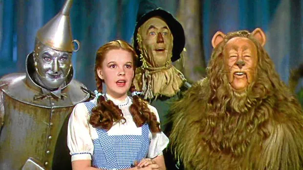 Maquillaje tóxico, enanos acosadores y un león que apestaba: la dura travesía de Dorothy hasta Oz