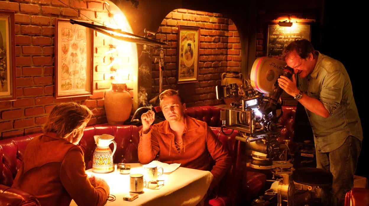 Tarantino filma a Brad Pitt y Leonardo DiCaprio en una secuencia de «Érase una vez en... Hollywood»
