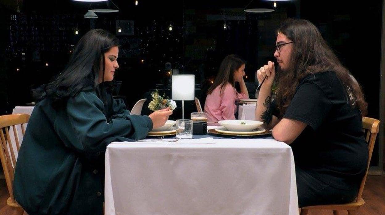 El desagradable gesto de una comensal de «First Dates» en medio de la cena