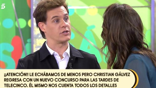 Christian Gálvez entra por sorpresa en «Sálvame» y explica cómo será el nuevo «Pasapalabra»