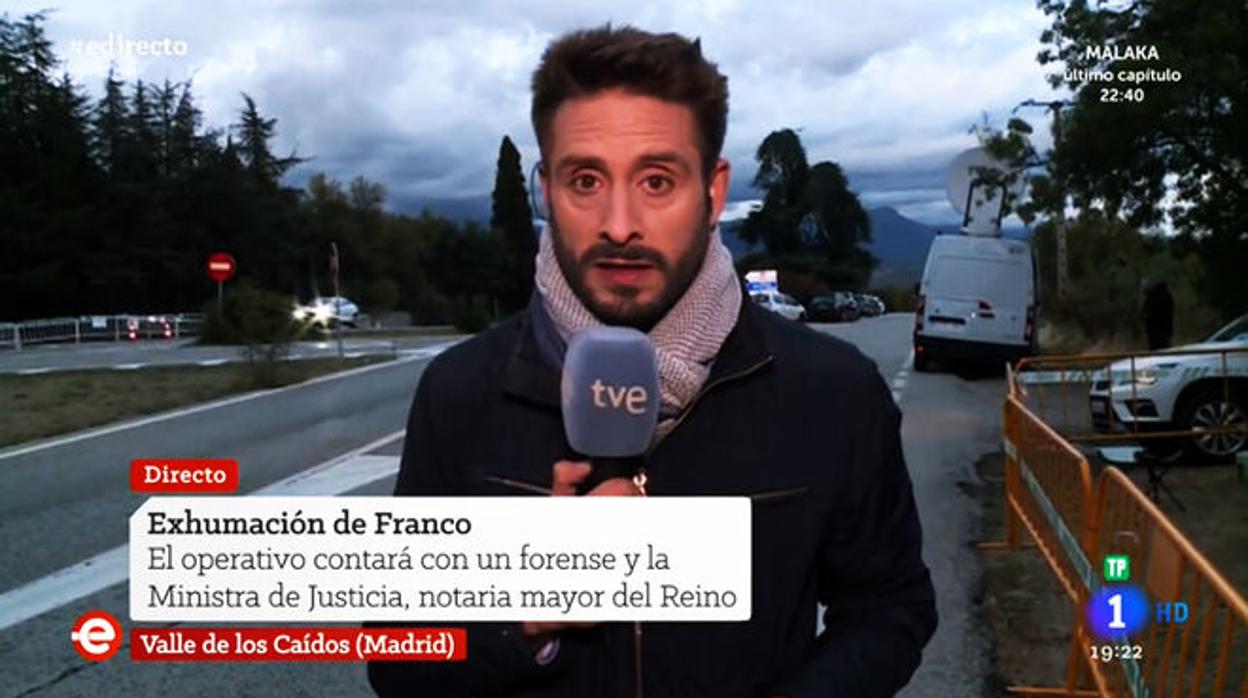 El periodista Ángel Pons, durante la conexión