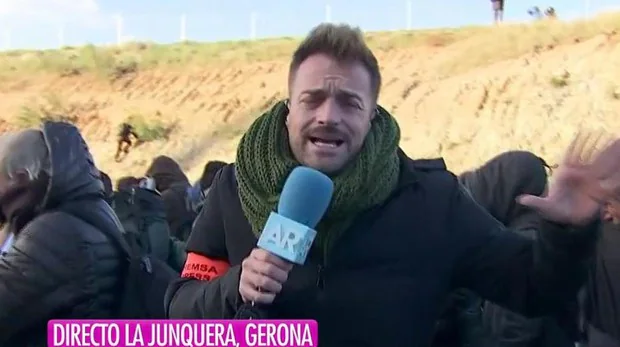 Un reportero de «El programa de Ana Rosa», afectado por el gas pimienta en el bloqueo independentista en La Jonquera