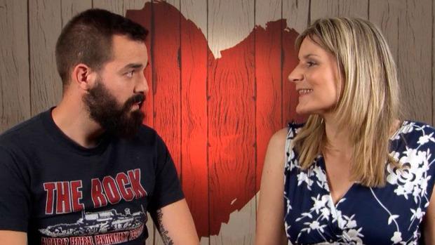 Una fogosa comensal rechaza a su cita por ser «de izquierdas» pero pretende lograr un encuentro sexual