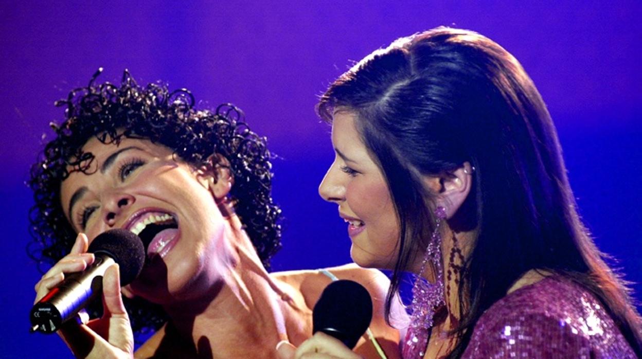 Nina, junto a «Rosa de España»