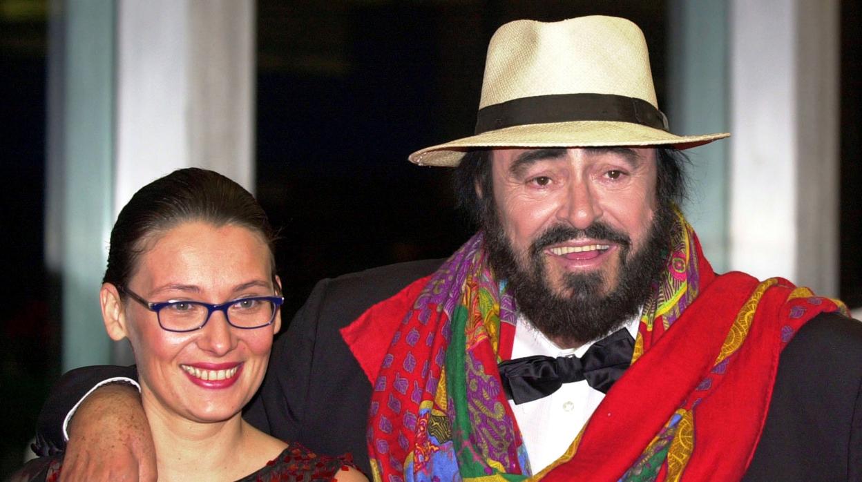 Nicoletta Mantovani y Luciano Pavarotti, en una foto de archivo