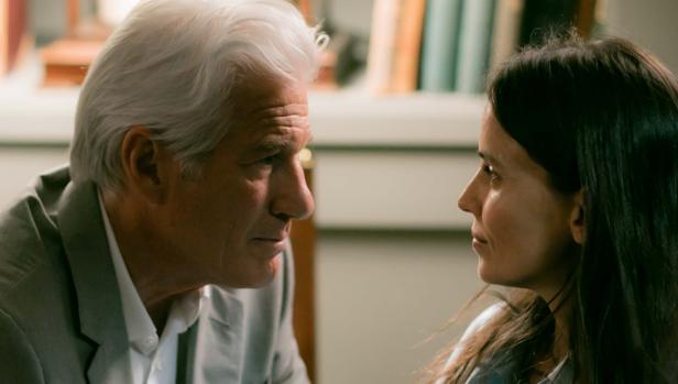 Elena Anaya estrena «MotherFatherSon»: «El poder da mucho miedo, pero también da morbo»