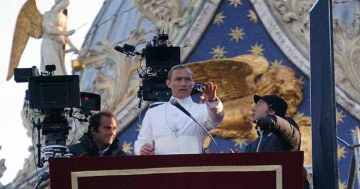 Así es Pío XIII, el joven, guapo y controvertido Papa de la HBO