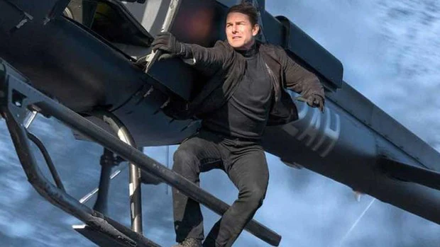 La última excentricidad de Tom Cruise: construir un pueblo en una base aérea abandonada para salvar «Misión Imposible» del coronavirus
