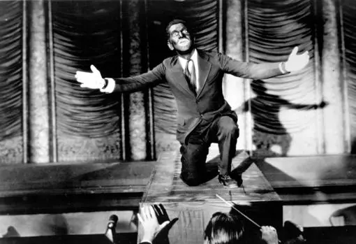 Al Jolson en 1927 (CA) en la película «Jazz Singer», actuando como cantante negro de Music Hall.