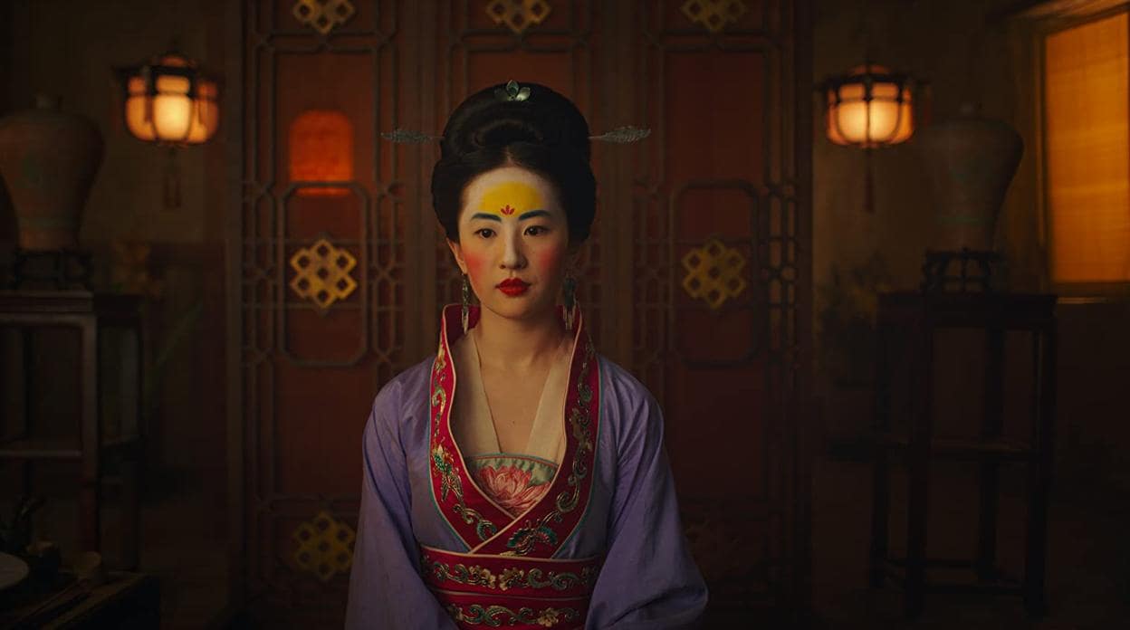 Yifei Liu es la protagonista de la versión en acción real de «Mulán», cuyo estreno iba a ser el pasado marzo pero finalmente se estrenará el próximo septiembre debido al coronavirus y el cierre de salas de cine