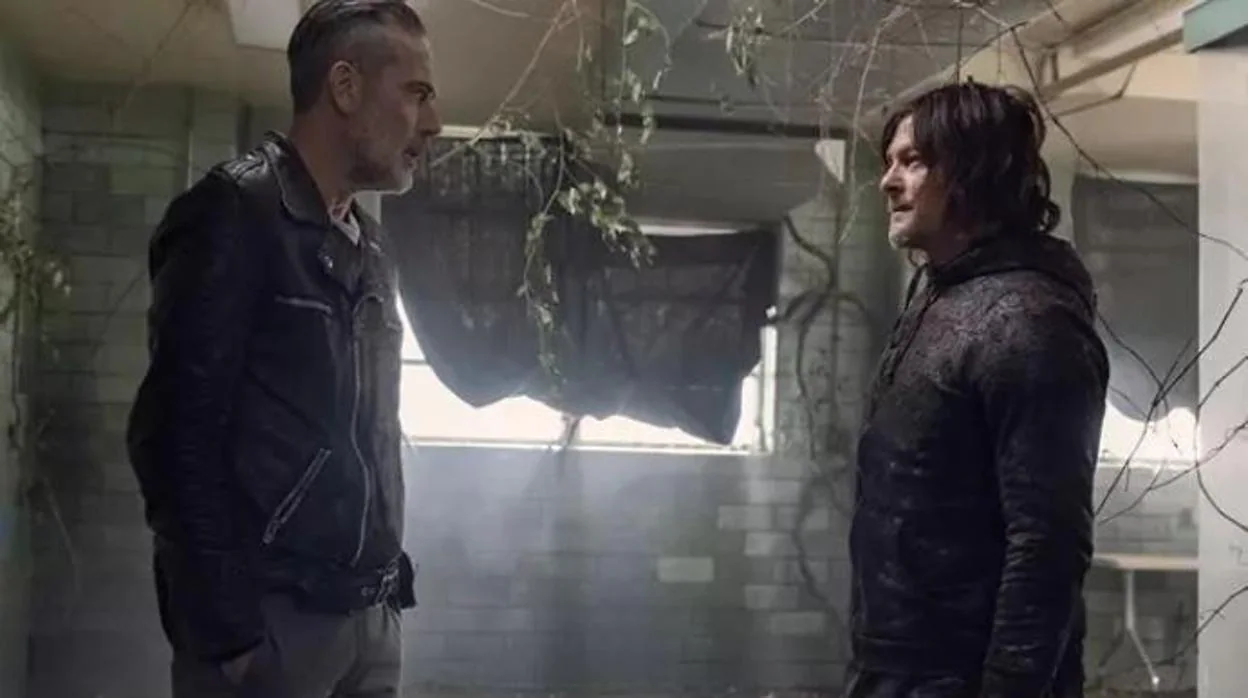 Daryl y Negan, en n fotograma de «The Walking Dead»