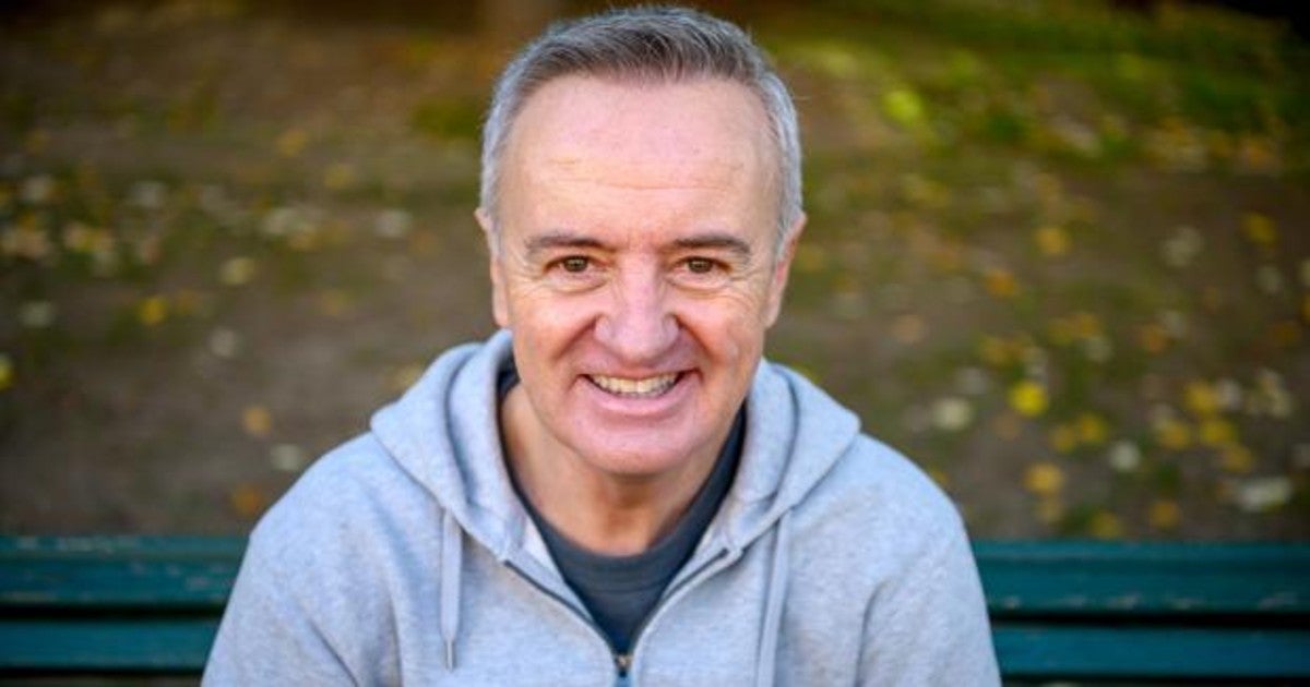 Carlos Hipólito interpretando a Carlos Alcántara