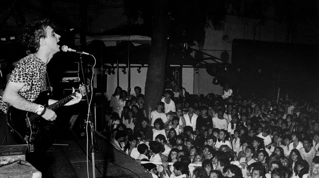 Gustavo Cerati en vivo en 1984
