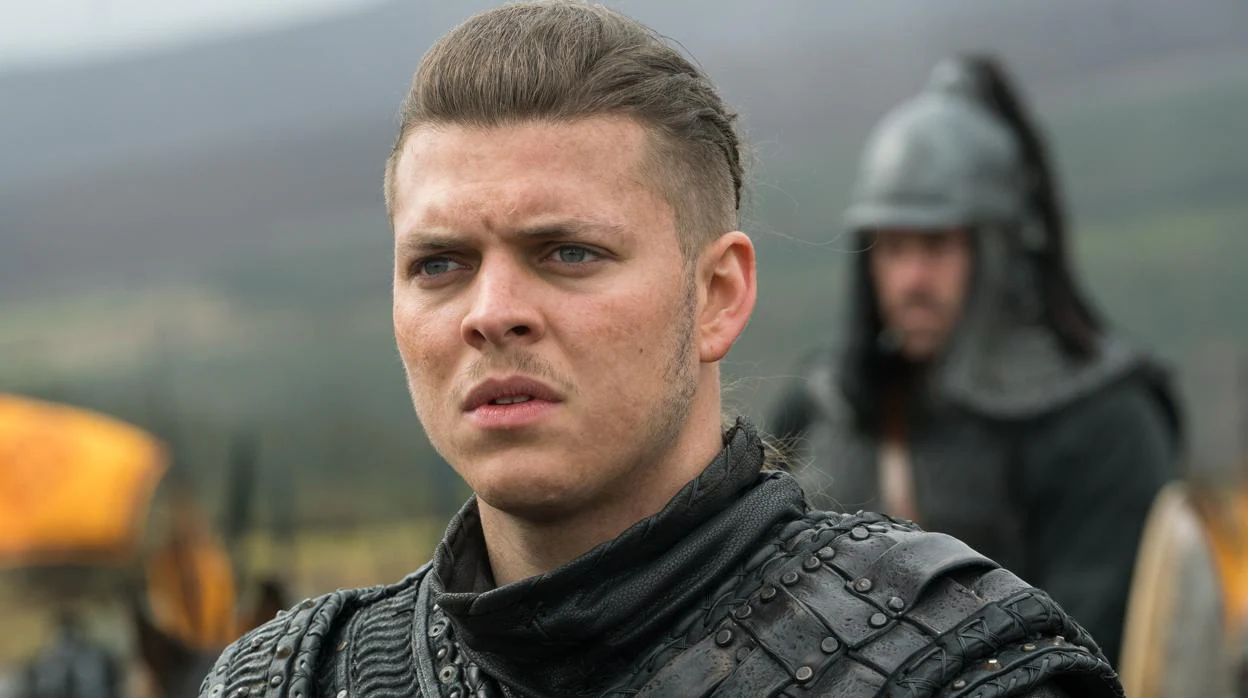 Alex Hogh Andersen es Ivar el Deshuesado, en los últimos episodios de «Vikingos»