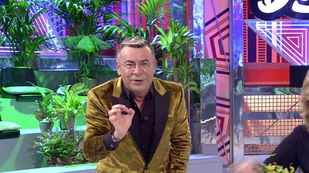 JMaría Teresa Campos imita a Jorge Javier Vázquez mientras éste hace una promoción