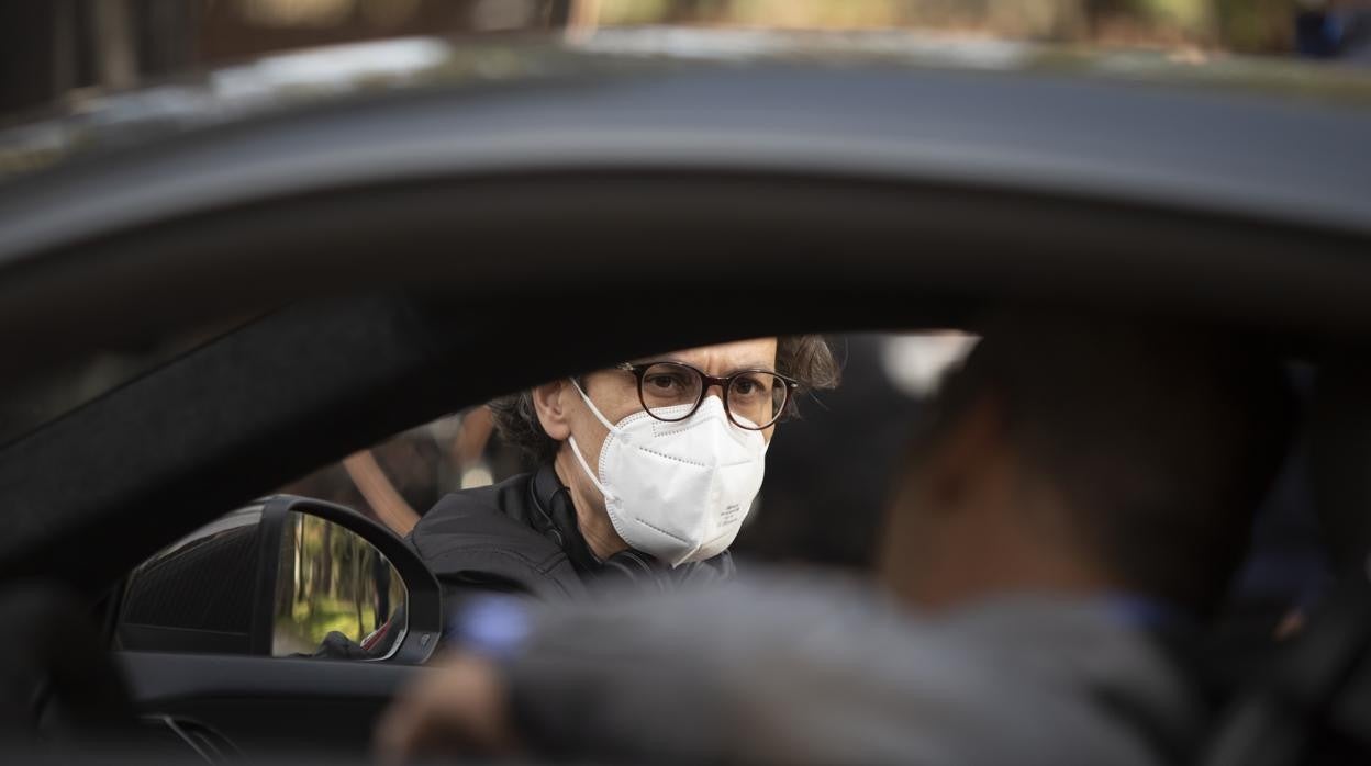 Rodrigo Cortés en el rodaje de 'La broma', su relato dentro de la antología de 'Historias para no dormir'