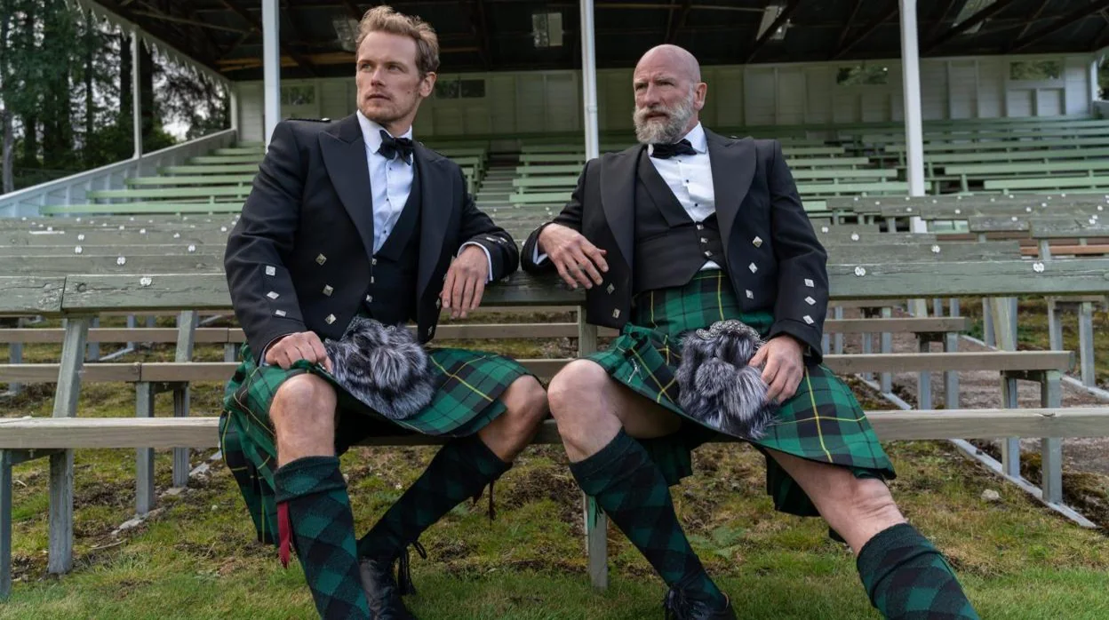 Sam Heughan (Jamie) y Graham McTavish, de 'Outlander', protagonizan la adaptación del libro 'Tierra de Clanes'