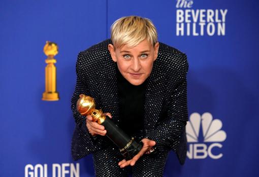 Ellen DeGeneres, con un Globo de Oro, en la gala de enero de 2020