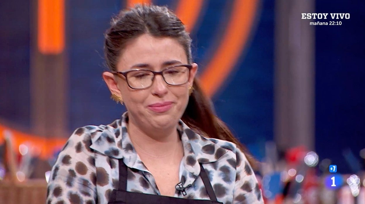 Ofelia llora ante la carne de caballo