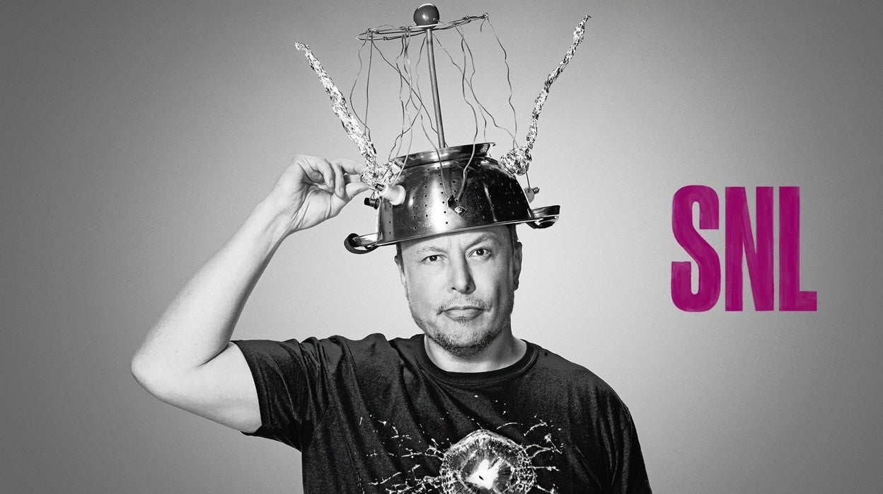 Elon Musk no se toma a sí mismo demasiado en serio, como puede verse en esta imagen promocional de 'Saturday Night Live'