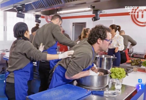 Caos en las cocinas en la prueba por equipos