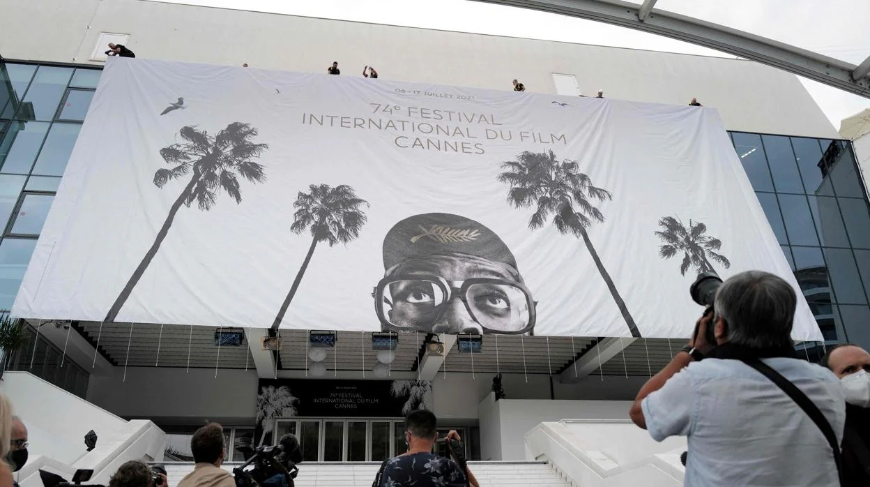 Cannes se prepara horas antes de la inauguración de la 74 edición del festival