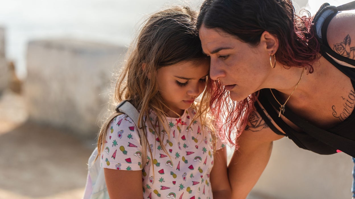 La pequeña Leire Marín y Tamara Casellas