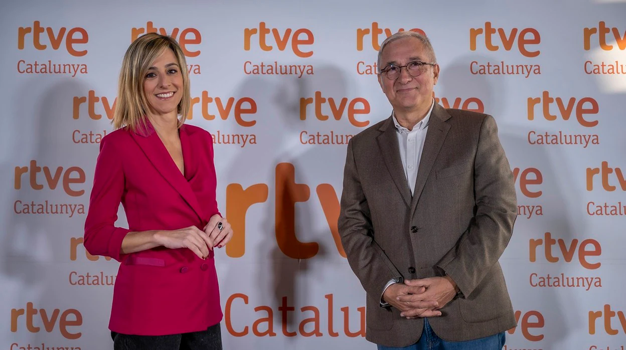 Ana Boadas y Xavier Sardà presentan el programa de debate 'Obrim fil', los jueves a las 23.45