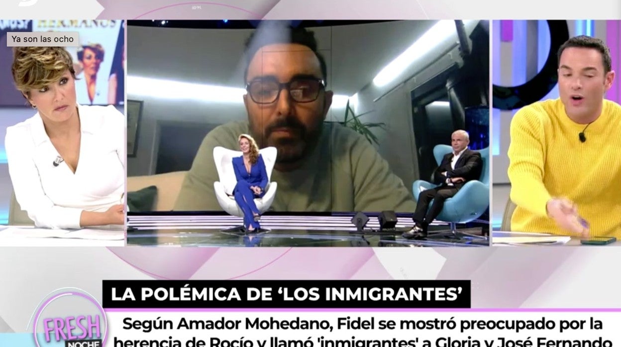 Sonsoles Ónega, durante la emisión de 'Ya son las ocho'