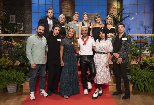 Los 12 concursantes de la quinta edición de 'Maestros de la costura', que se estrena este martes 22 por la noche (22.10) en La 1