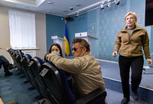 El actor Sean Penn, en la oficina presidencial de Kiev, capital de Ucrania