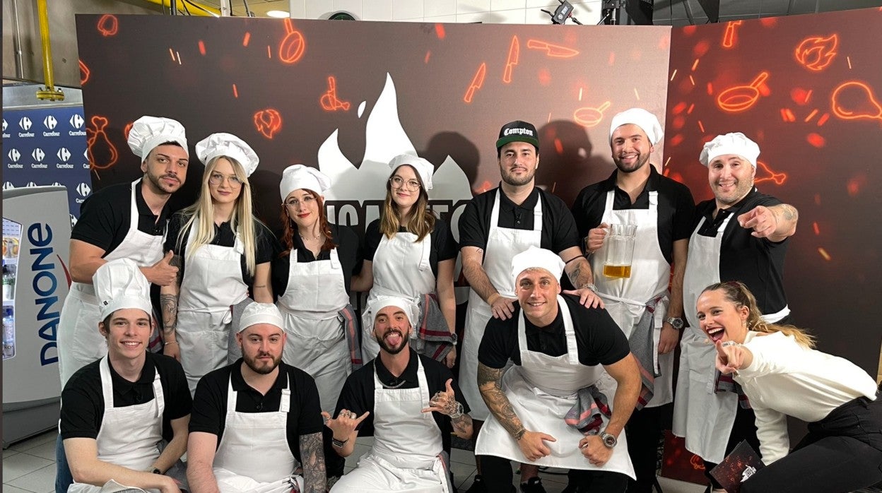 Kiko Rivera, junto con el resto de concursantes de 'Disaster chef'