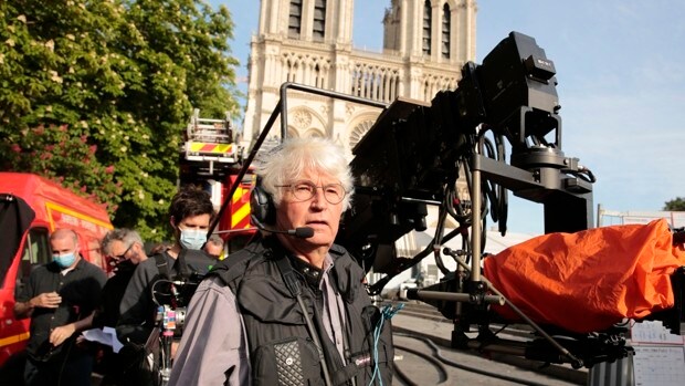 Jean-Jacques Annaud encuentra el fuego en Notre Dame: «Yo no habría arriesgado vidas humanas»
