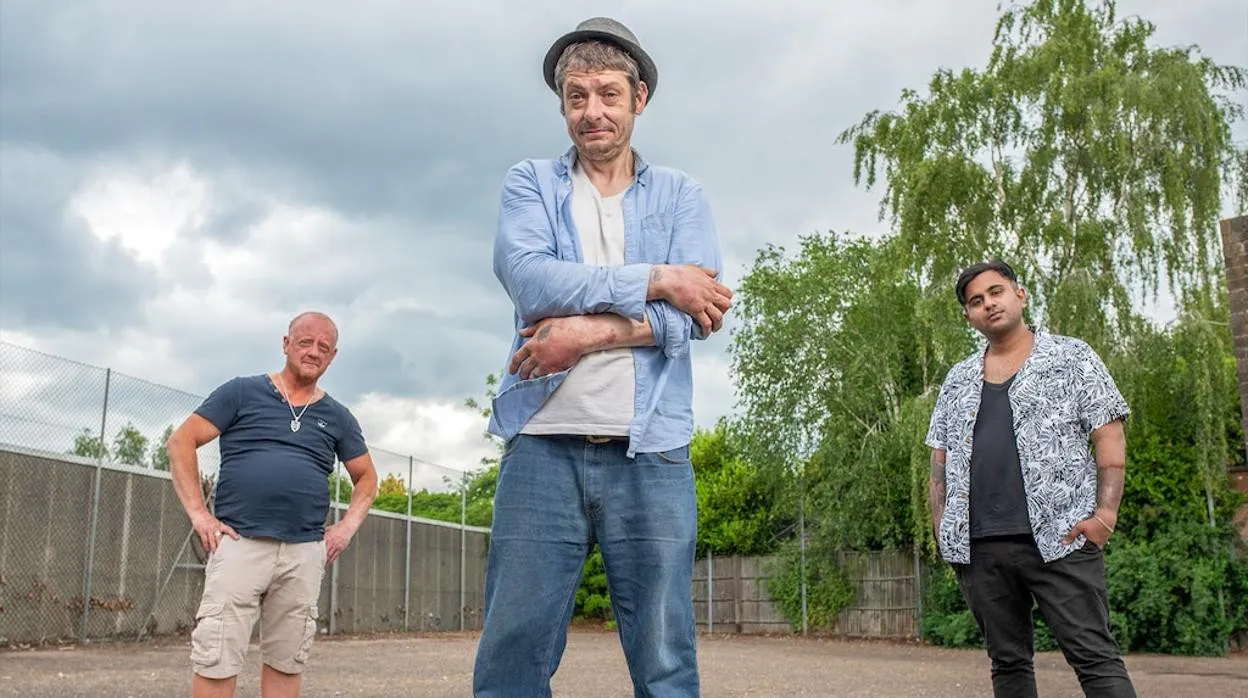 Lee, Malcolm y Anik, los tres protagonistas del documental de Channel 4 'El hombre con un pene en su brazo'