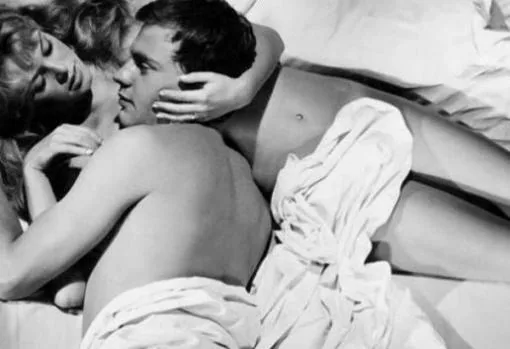 Jean-Louis Trintignant y Brigitte Bardot en 'Y Dios creó a la mujer'