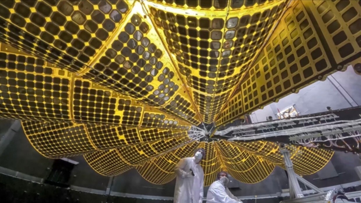 Los enormes paneles solares de la sonda son uno de los componentes más delicados