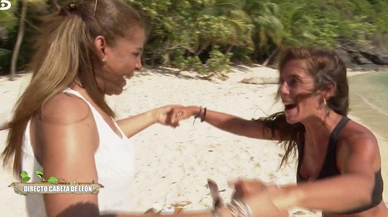 Anabel Pantoja y la madre de Yulen, en un momento de 'Supervivientes'.