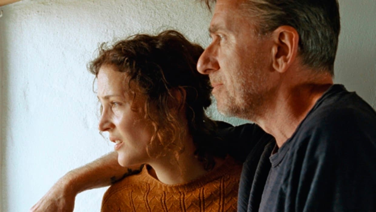 Vicky Krieps y Tim Roth, en 'La isla de Bergman'