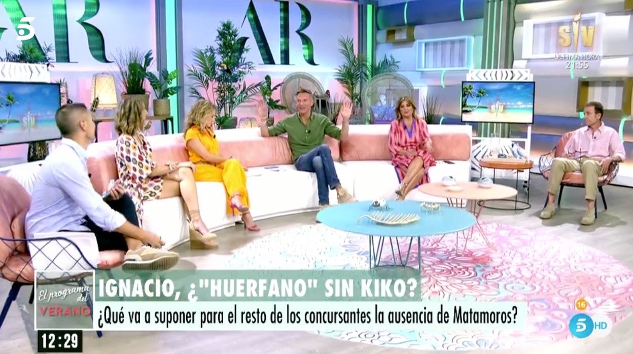 Joaquín Prat, junto a sus colaboradores en 'El programa de verano'.