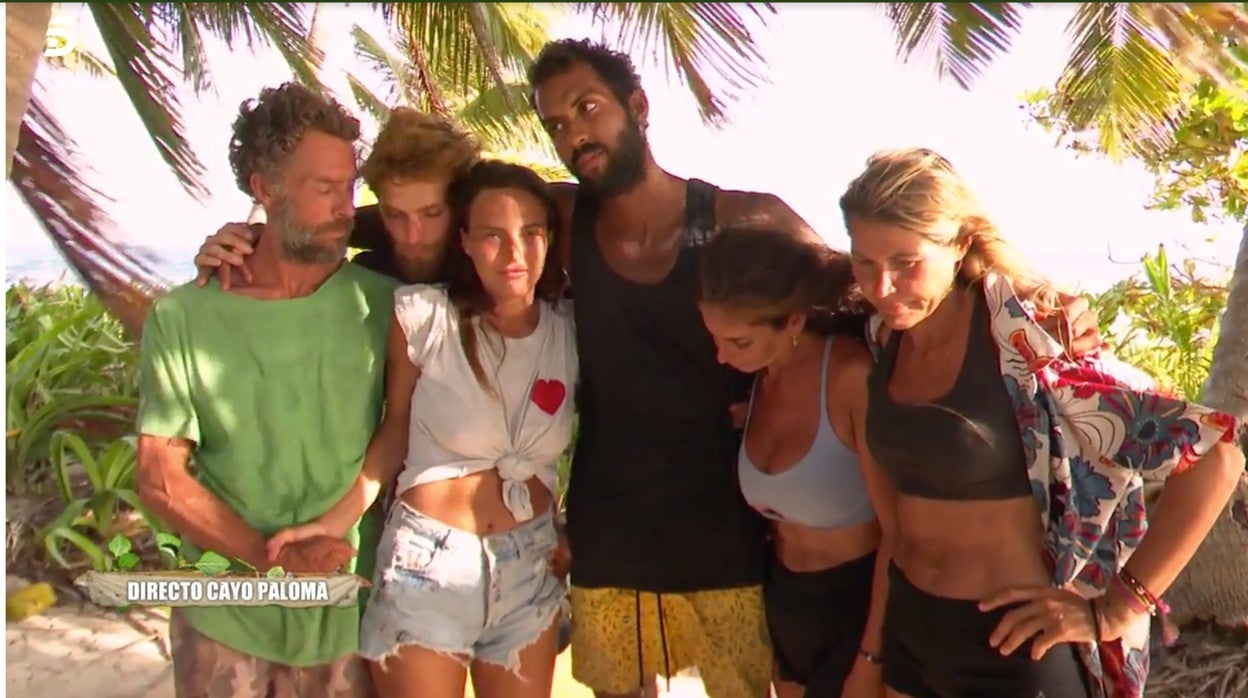 Marta Peñate y Yulen, entre otros 'supervivientes', antes de la expsulsión.