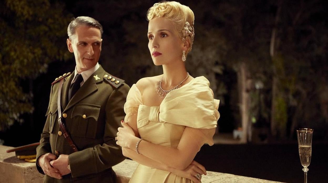 Ernesto Alterio y Natalia Oreiro, en 'Santa Evit'