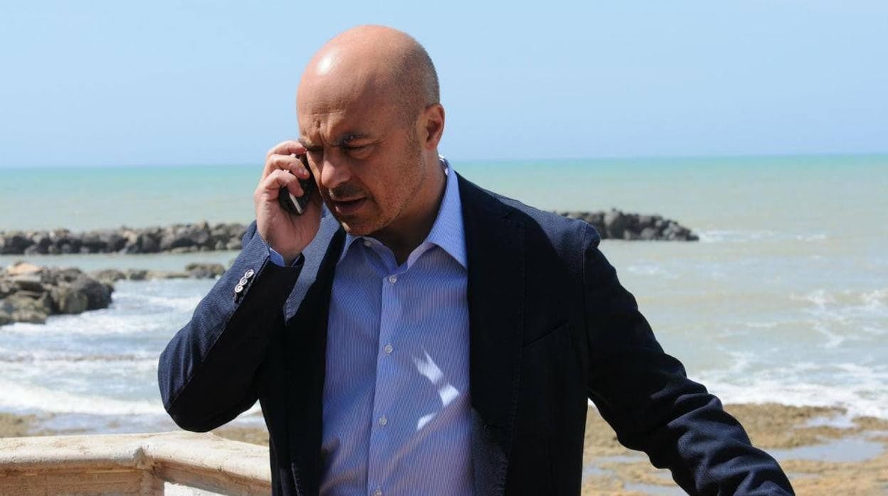 Luca Zingaretti interpreta al comisario Salvo Montalbano en la adaptación televisiva de las novelas de Andrea Camilleri