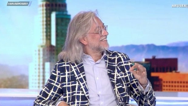 Inaudito momento televisivo: Un colaborador de 'Aruseros' muestra a las cámaras lo nunca visto