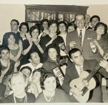 Inmigrantes españoles en una fiesta en Australia