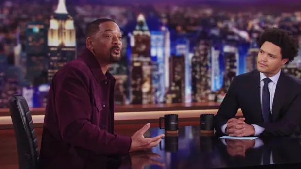 Will Smith  llora en 'The Daily Show' mientras recuerda su bofetada a Chris Rock en los Oscar: «Se me fue la olla»