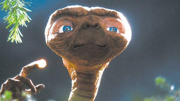 Vendido por 2,5 millones de dólares un ET original que se usó en la película de Spielberg